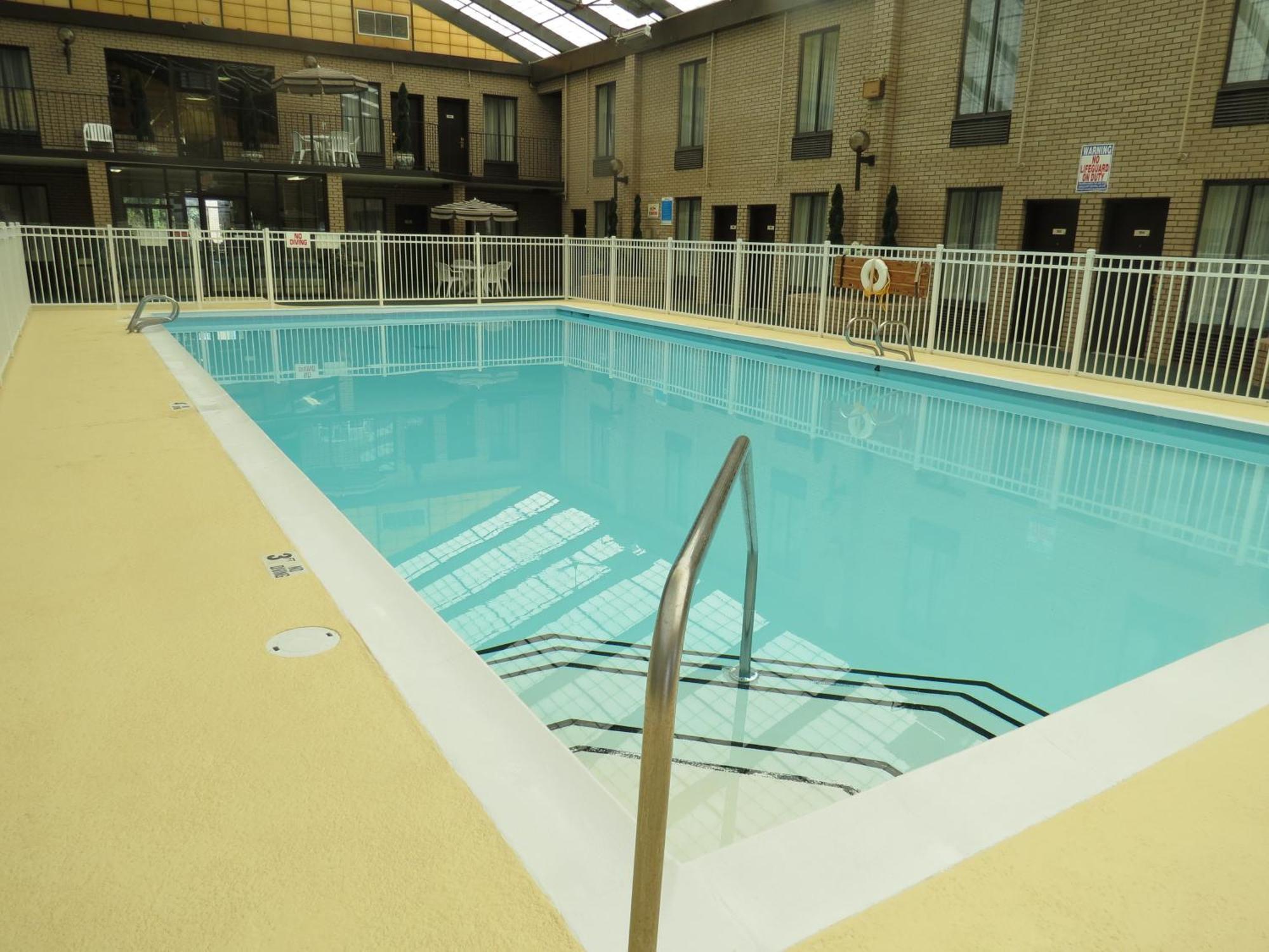 Gold Vault Inn Radcliff Exterior foto